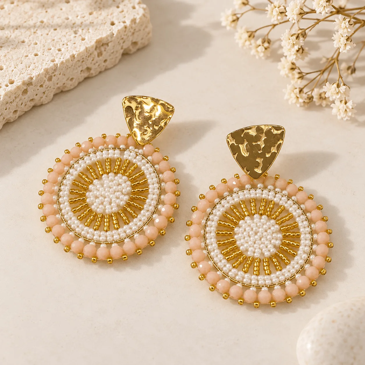 AROS CIRCULOS BLANCO Y CORAL CON DORADO